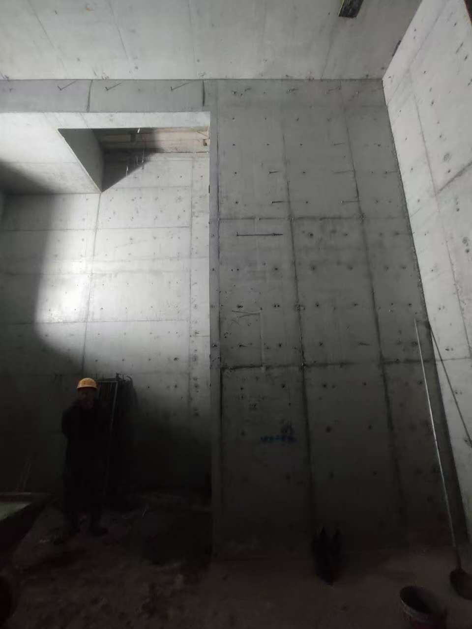 山南墙上开槽钢筋断了有影响吗